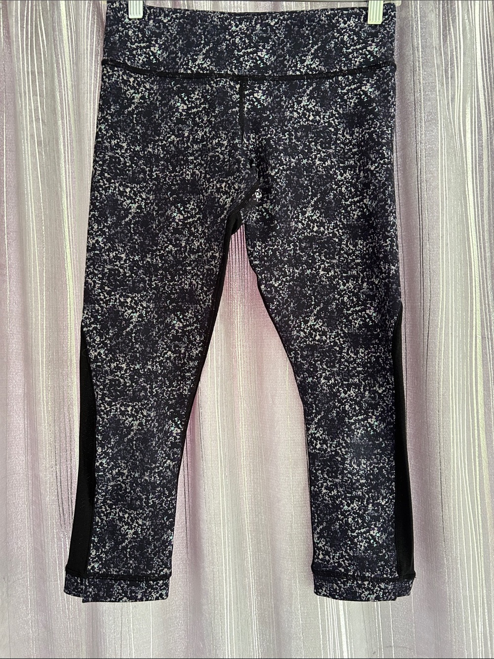 Lululemon Journey Crop
Rocky Road Black SiZE 6